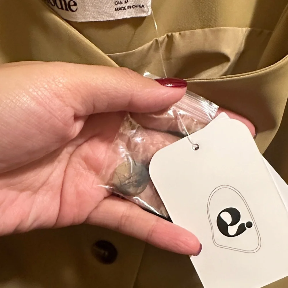 Elodie Beige Buttoned Crop Top - Picture 3 of 4